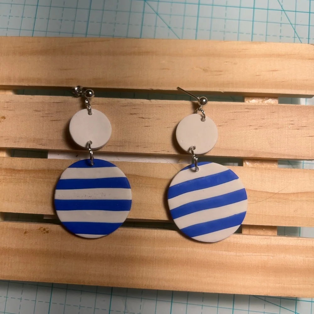 Earrings - Picture 2 of 3